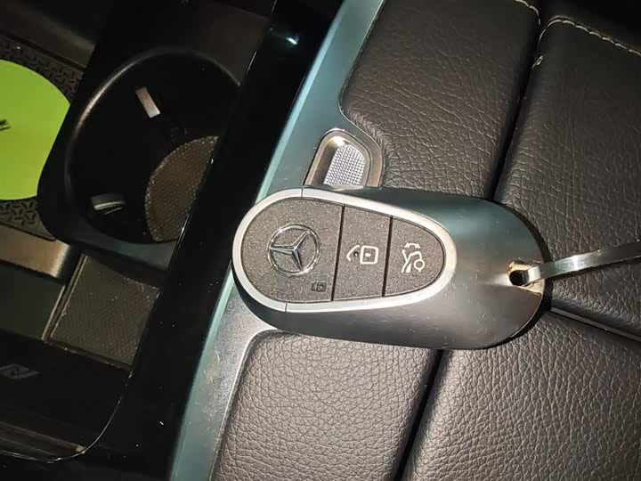 Фото 9 - Mercedes-Benz EQE