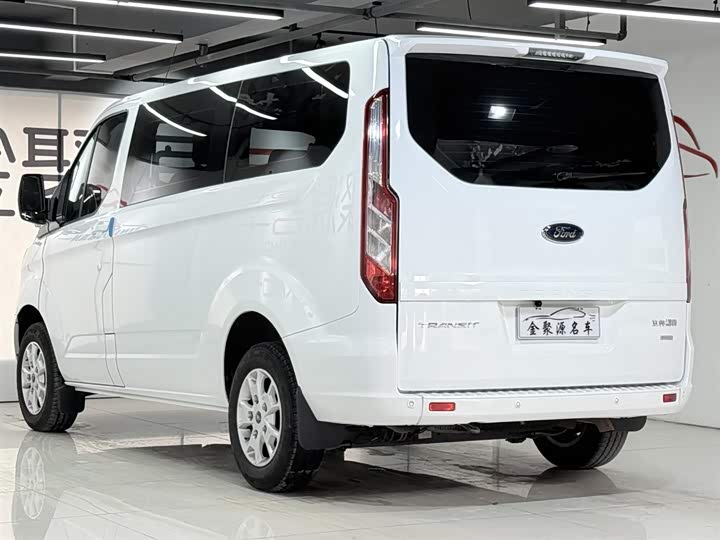 Фото 4 - Ford Tourneo