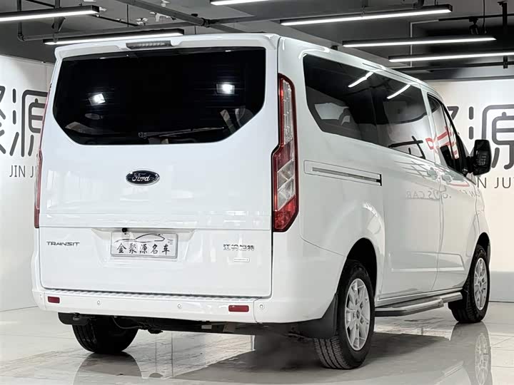 Фото 6 - Ford Tourneo