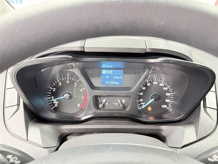 Фото 9 - Ford Tourneo