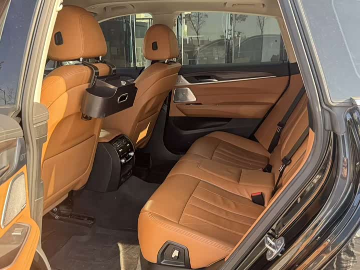 Фото 8 - BMW 6 Series GT