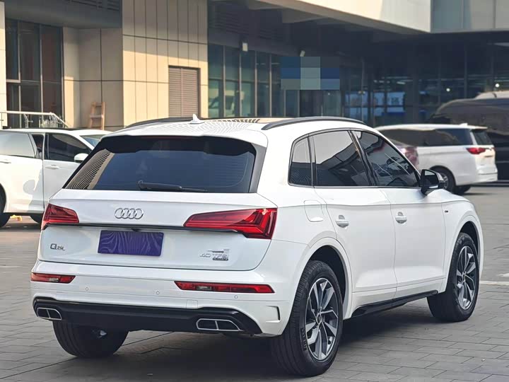 Фото 7 - Audi Q5L