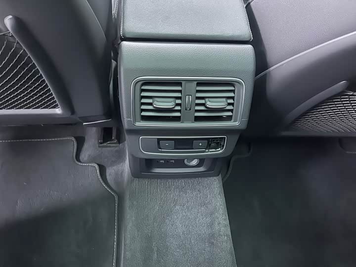 Фото 8 - Audi Q5L