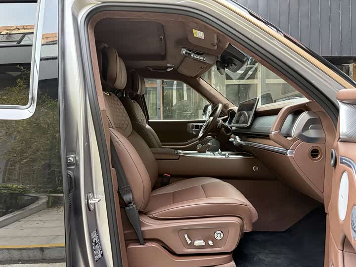 Фото 6 - Tank 700 Hybrid