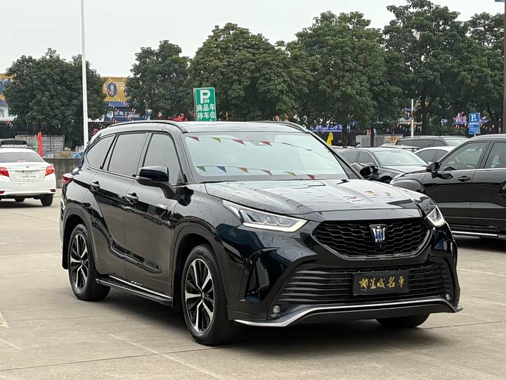 Фото 3 - Toyota Crown Kluger