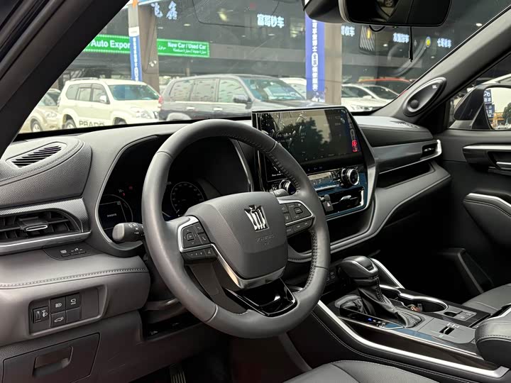 Фото 4 - Toyota Crown Kluger