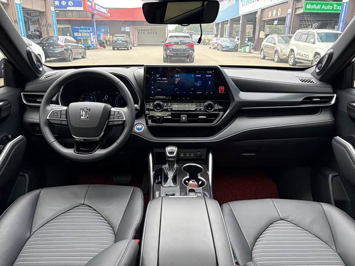 Фото 8 - Toyota Crown Kluger