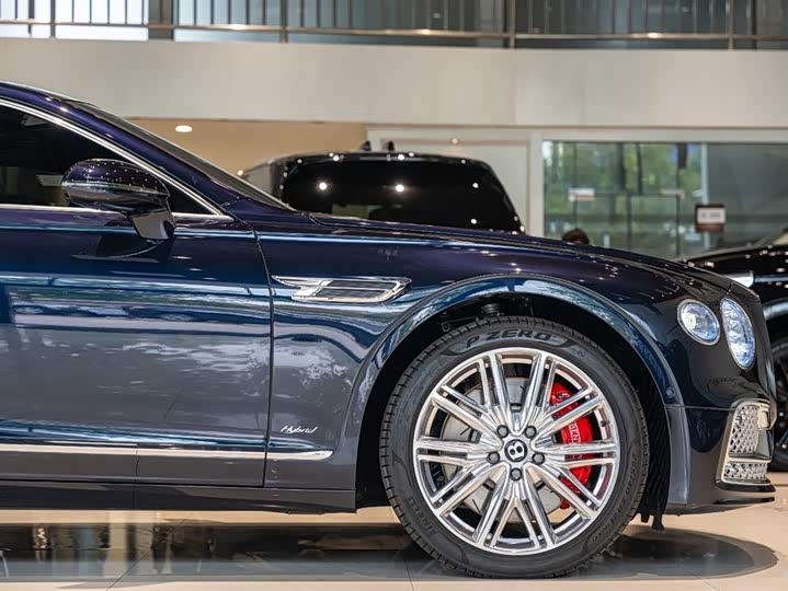 Фото 5 - Bentley Flying Spur Hybrid