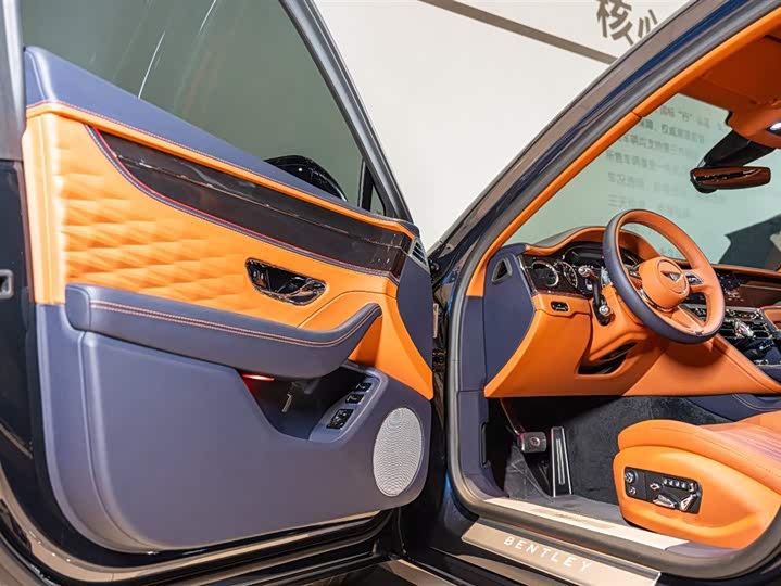 Фото 8 - Bentley Flying Spur Hybrid