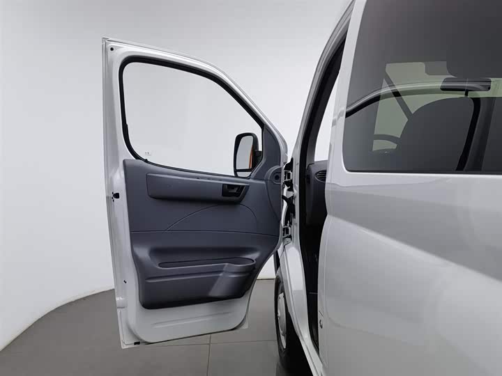 Фото 8 - Maxus V80