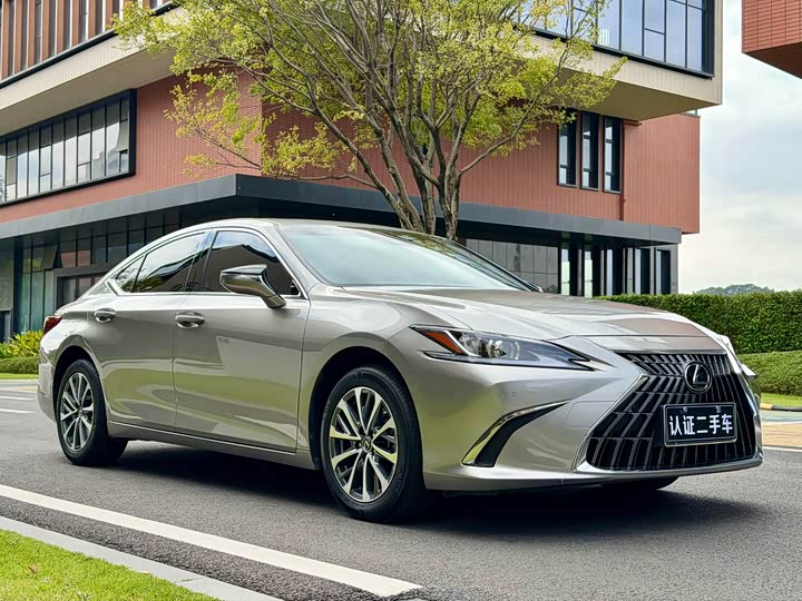 Фото 3 - Lexus ES