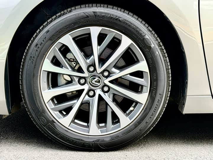 Фото 5 - Lexus ES