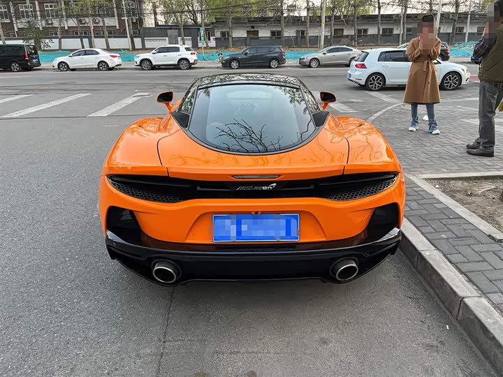 Фото 2 - McLaren GT