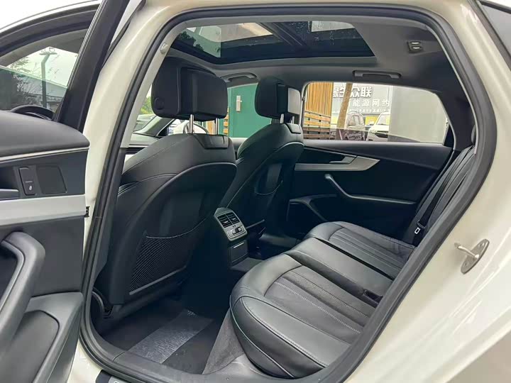 Фото 6 - Audi A4L