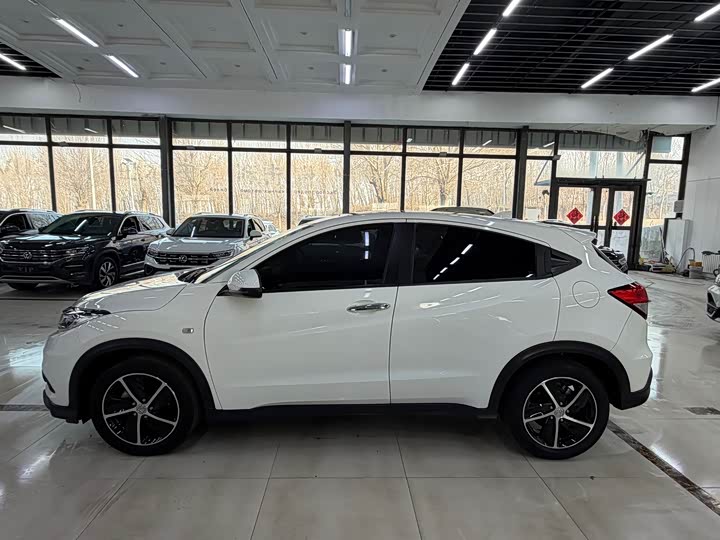Фото 2 - Honda Vezel