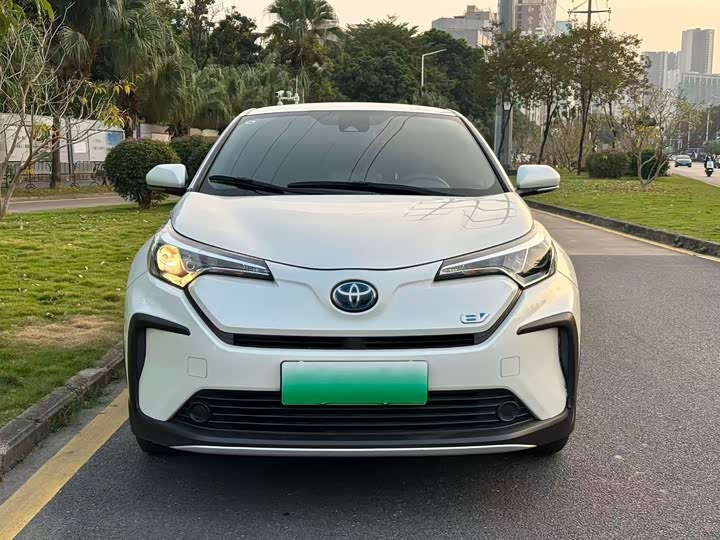 Фото 2 - Toyota Izoa EV