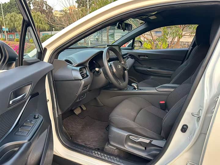 Фото 6 - Toyota Izoa EV