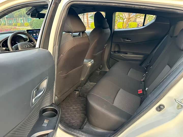 Фото 9 - Toyota Izoa EV