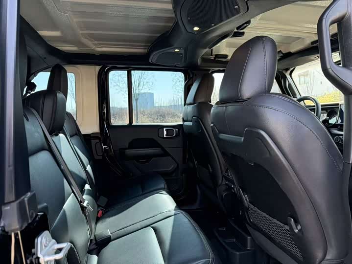 Фото 9 - Jeep Wrangler