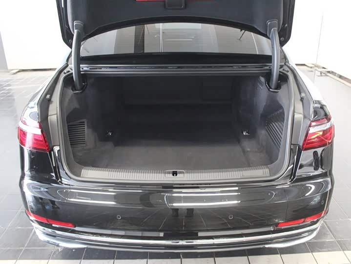 Фото 7 - Audi A8