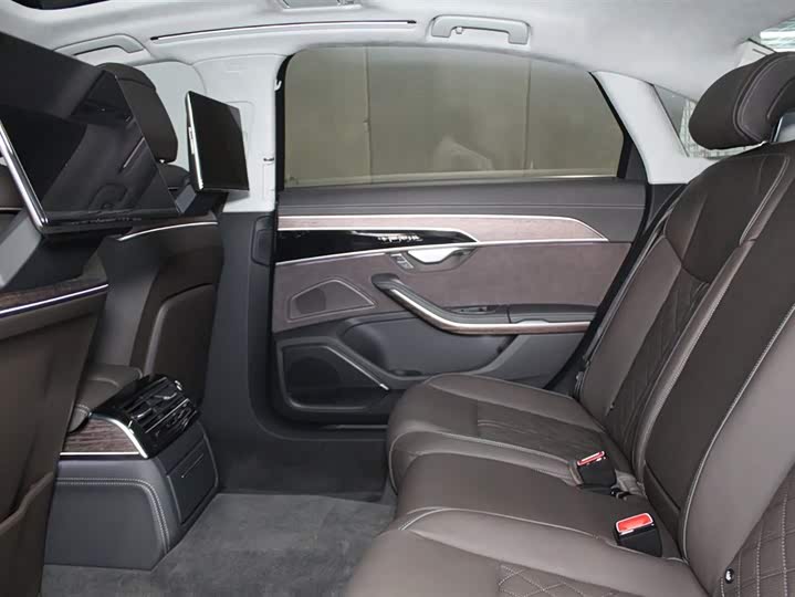 Фото 8 - Audi A8