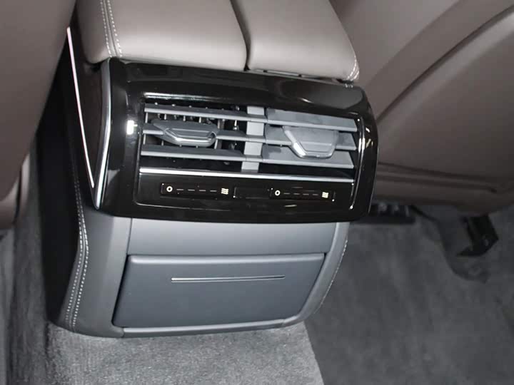 Фото 9 - Audi A8