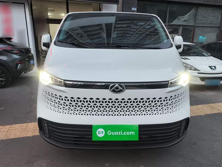 Фото 3 - Maxus V70