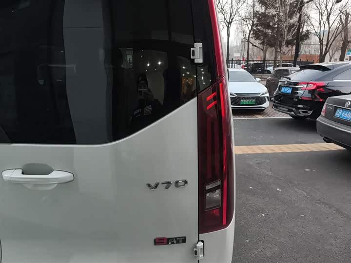 Фото 8 - Maxus V70