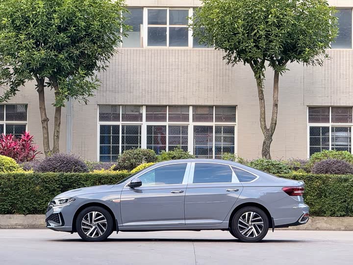 Фото 3 - Volkswagen Lavida