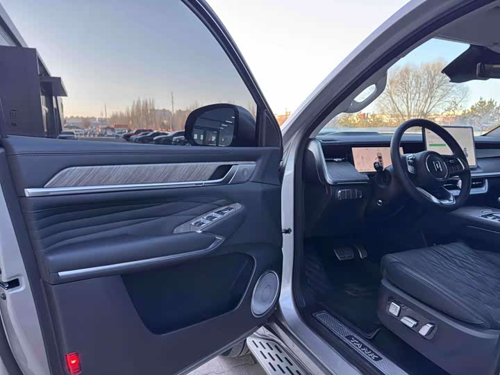 Фото 4 - Tank 500 Hybrid