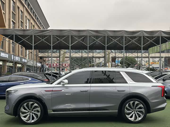 Фото 3 - Hongqi E-HS9