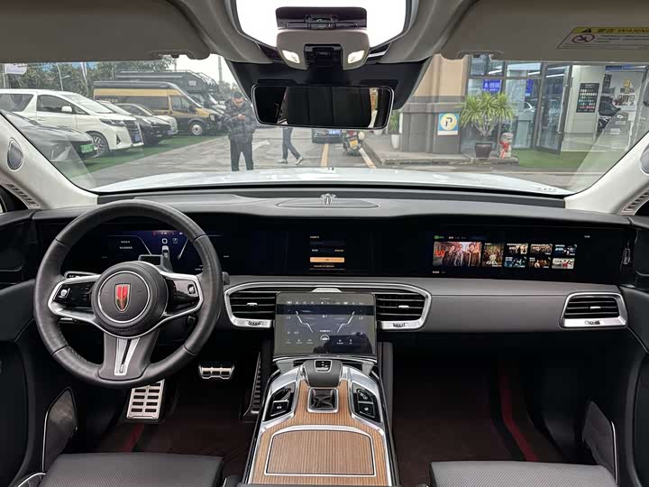 Фото 7 - Hongqi E-HS9