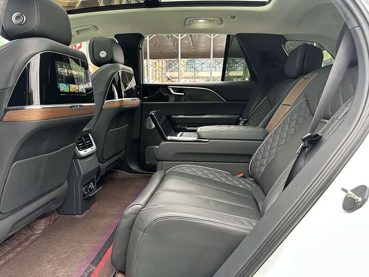 Фото 9 - Hongqi E-HS9