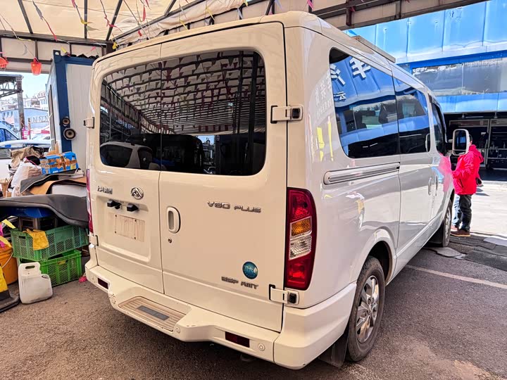 Фото 2 - Maxus V80