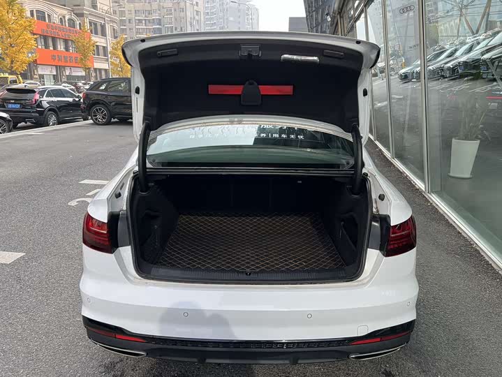 Фото 7 - Audi A4L