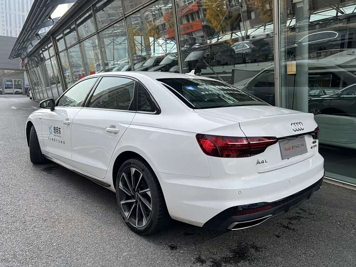 Фото 9 - Audi A4L