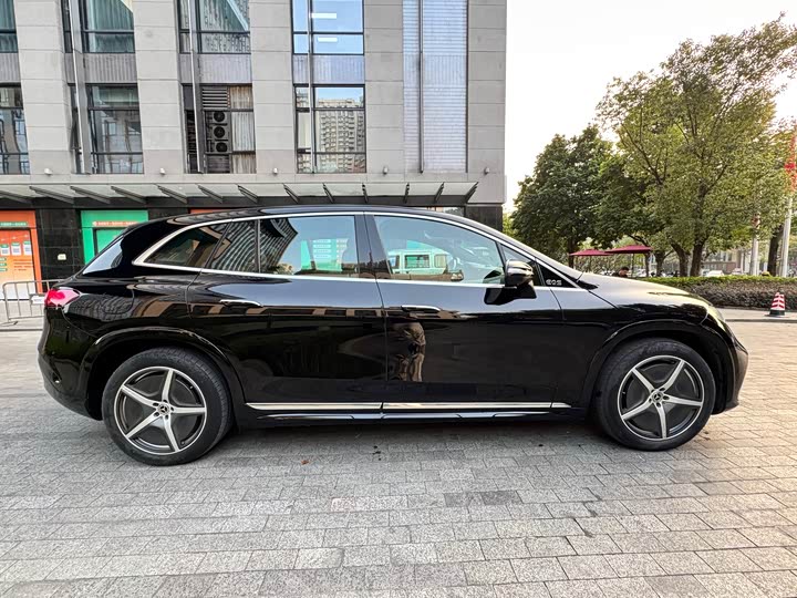 Фото 8 - Mercedes-Benz EQS SUV