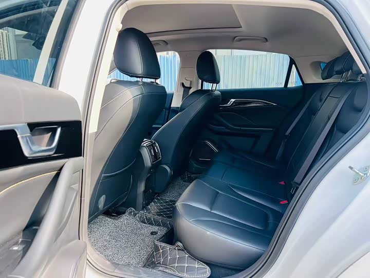 Фото 5 - Bestune B70