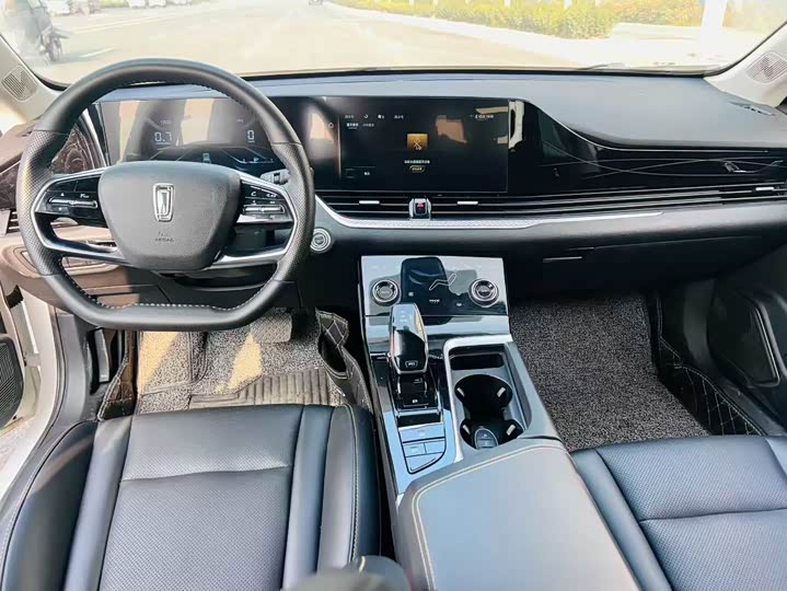 Фото 6 - Bestune B70