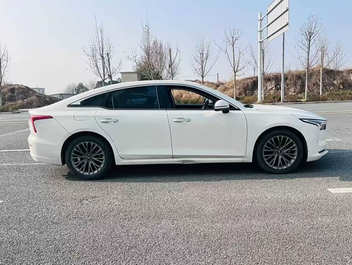 Фото 7 - Bestune B70