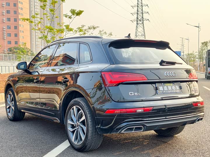 Фото 6 - Audi Q5L