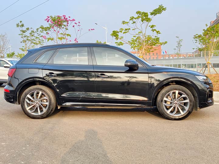 Фото 7 - Audi Q5L