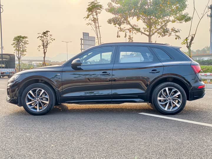 Фото 8 - Audi Q5L