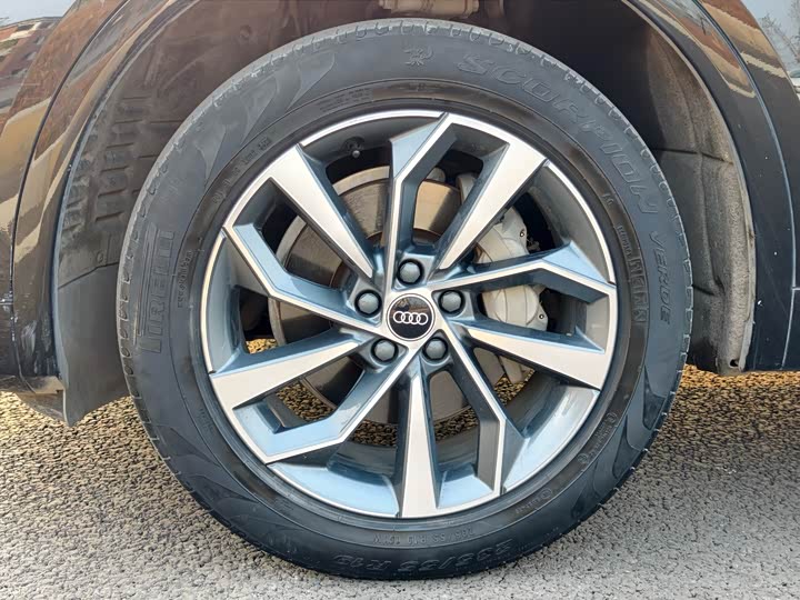 Фото 9 - Audi Q5L