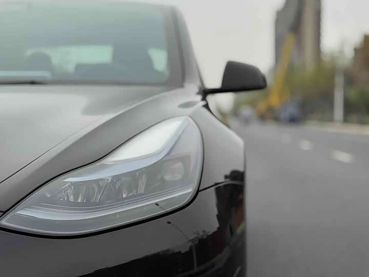 Фото 6 - Tesla Model 3