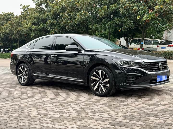 Фото 2 - Volkswagen Passat