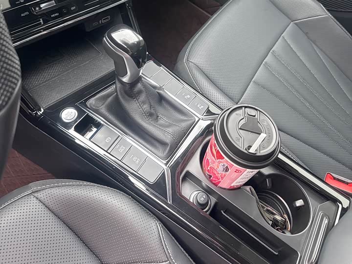 Фото 7 - Volkswagen Passat