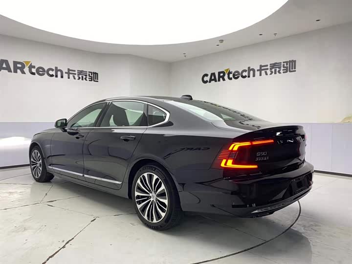Фото 7 - Volvo S90