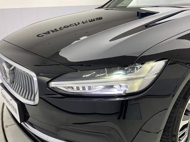 Фото 9 - Volvo S90