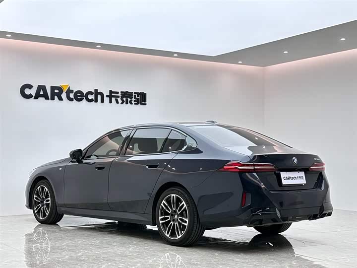 Фото 3 - BMW 5 Series